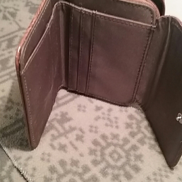 Jaclyn Smith Wallet for ladies - Picture 3 of 7